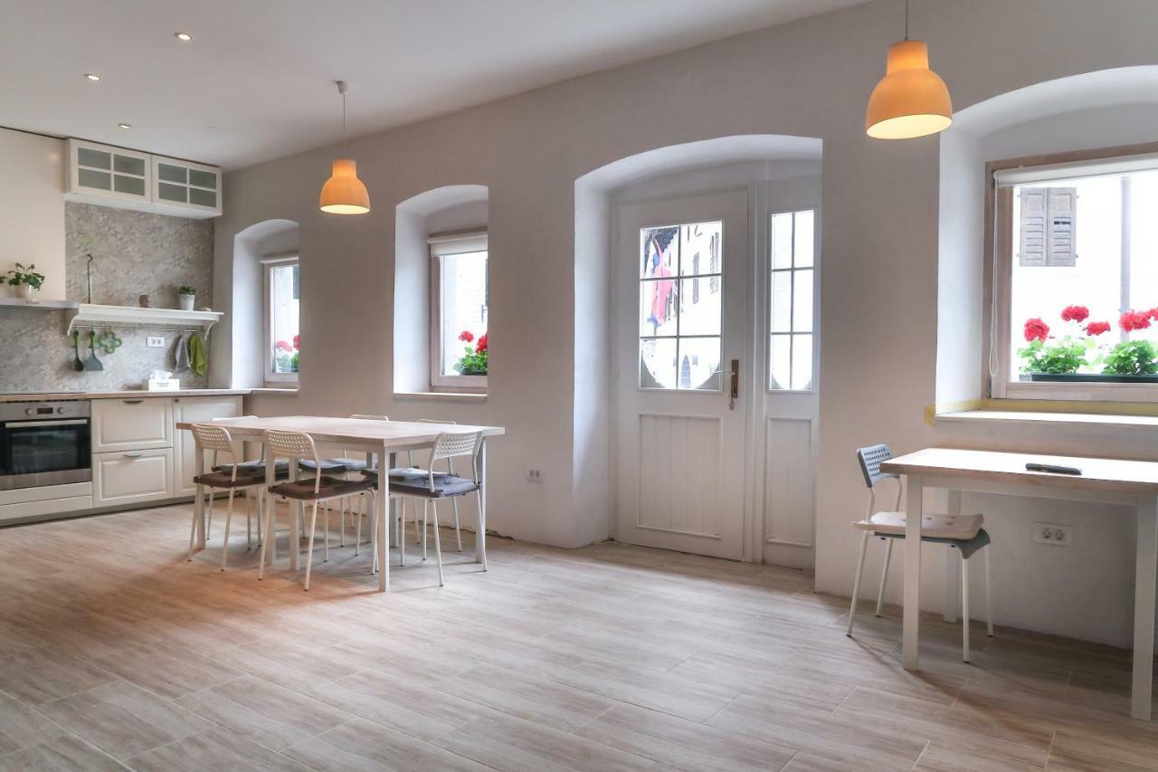 Premium Hostel Кобарид Екстериор снимка